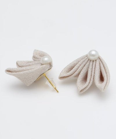 TSUMAMI ZAIKU Flower Petals Earrings