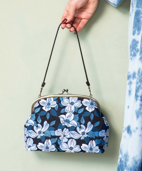 Spring Breeze GAMAGUCHI Clasp Handbag